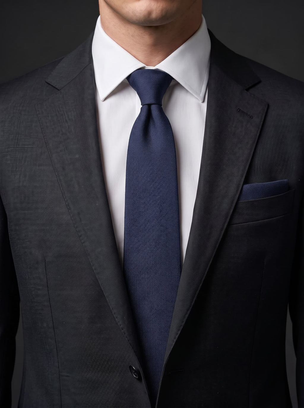 The Navy Classic
Clip-On Tie