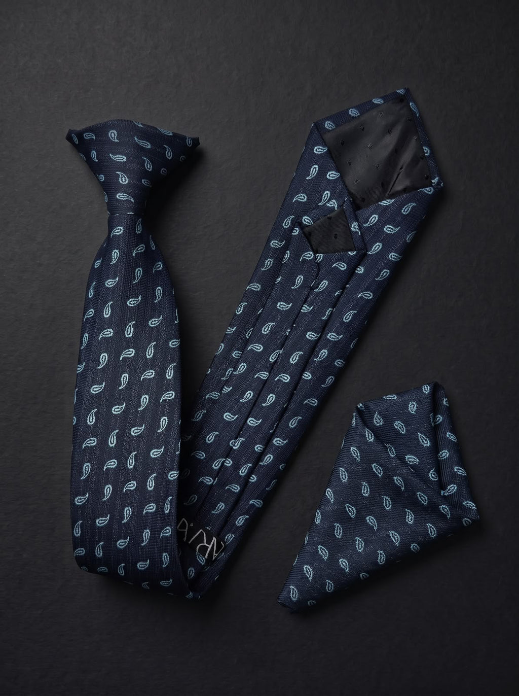 The Classic Paisley — Navy Set