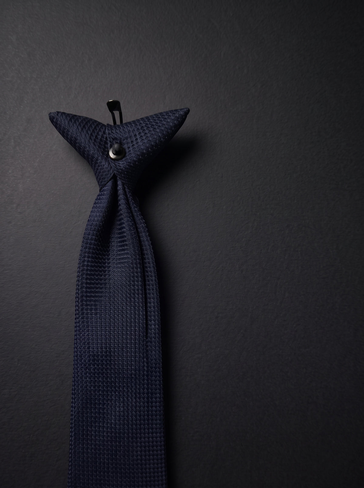 The Midnight Navy
Clip-On Tie