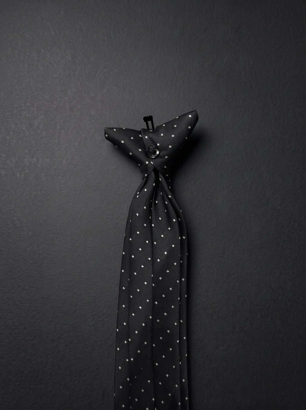 The Micro Dot — Black
Clip-On Tie