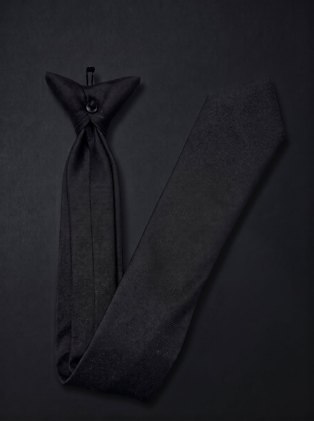The Black Classic
Clip-On Tie