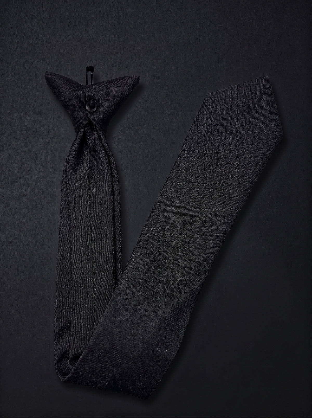 The Black Classic
Clip-On Tie