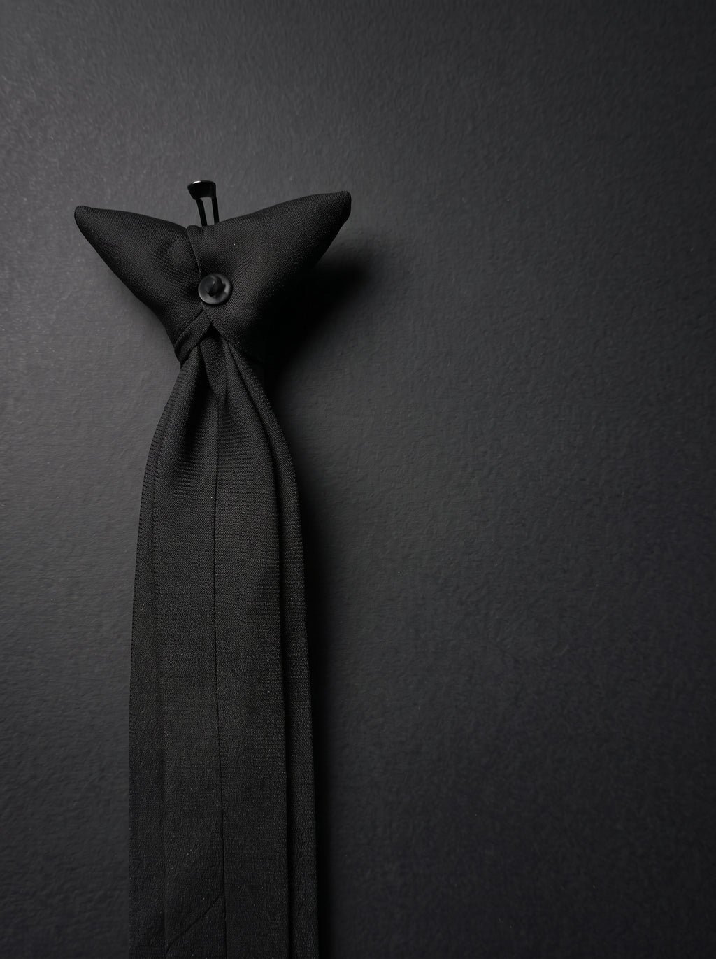 The Black Classic
Clip-On Tie