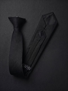 The Black Classic
Clip-On Tie
