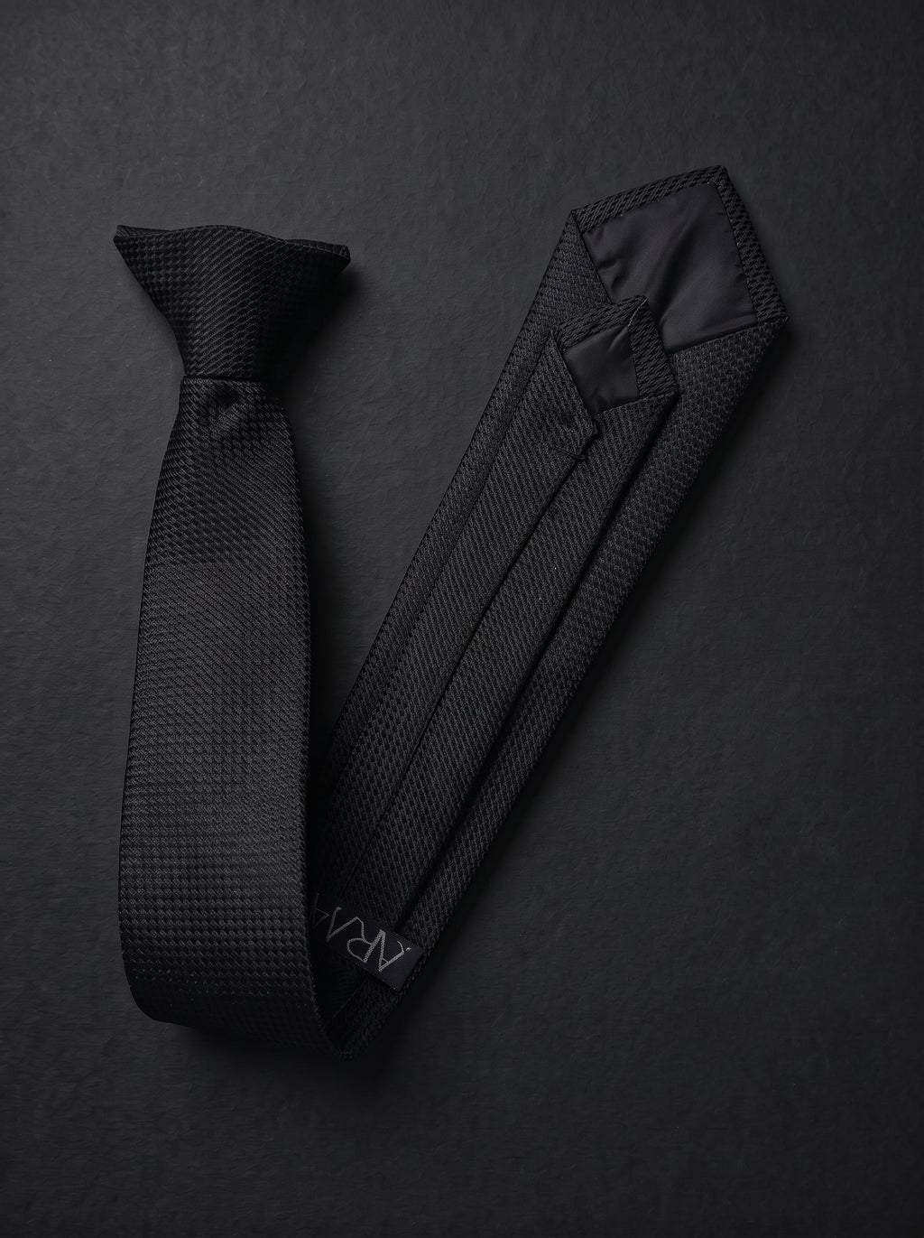The Black Signature
Clip-On Tie
