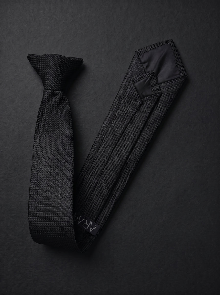 The Black Signature
Clip-On Tie