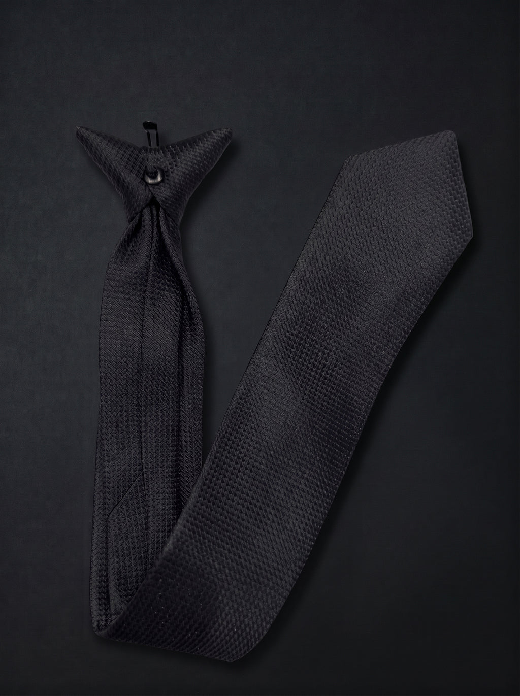 The Black Signature
Clip-On Tie