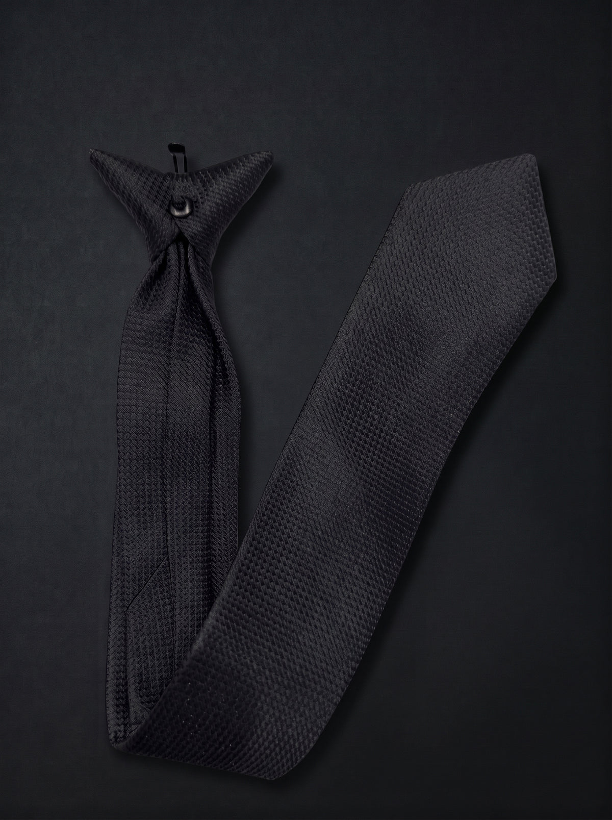 The Black Signature
Clip-On Tie