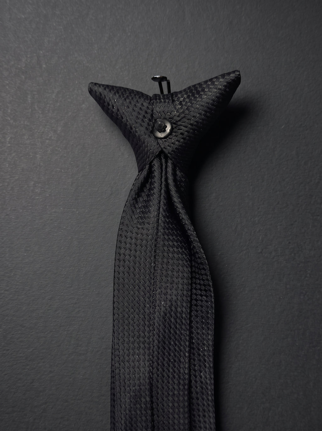 The Black Signature
Clip-On Tie